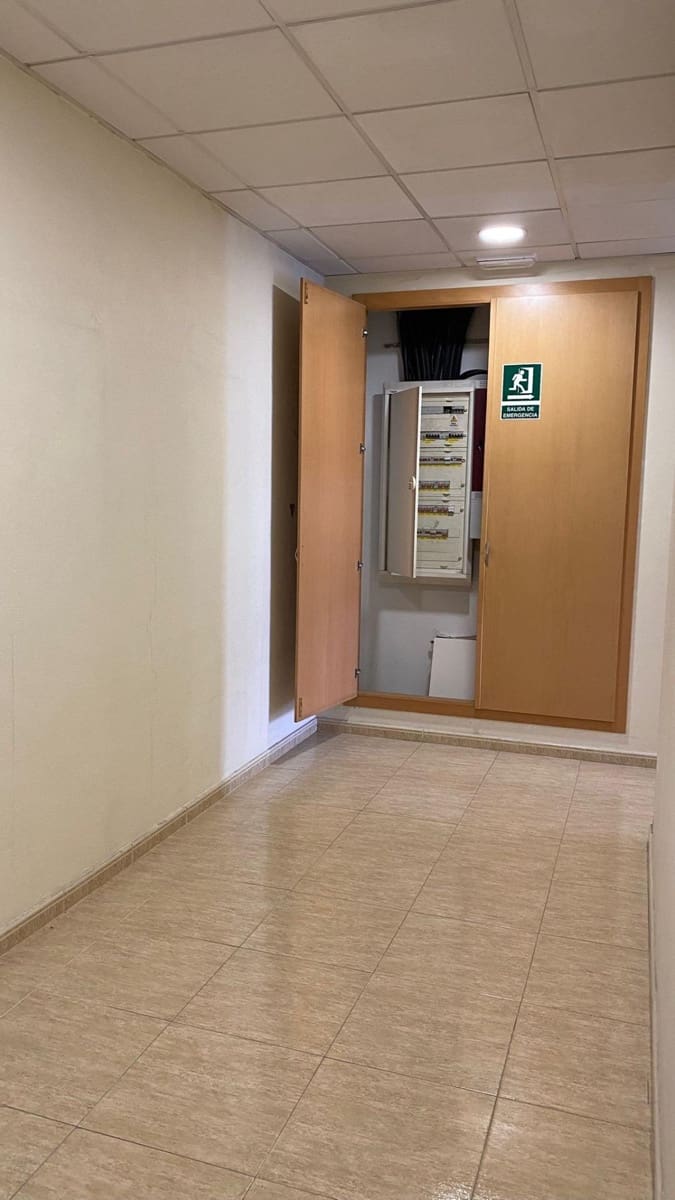 3 slaapkamer Kantoor te huur in Casillas - € 2.500 (Ref: 9614005)