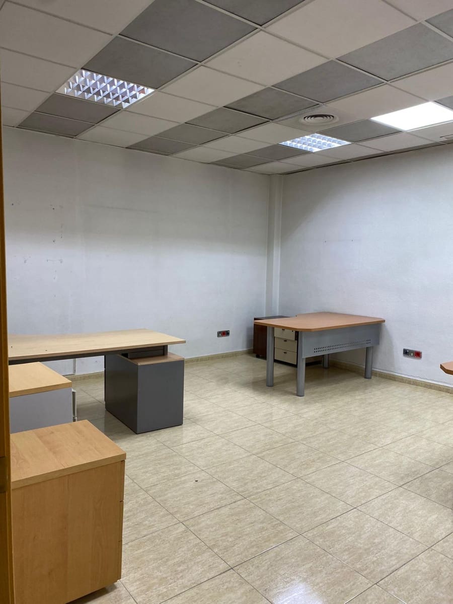 3 slaapkamer Kantoor te huur in Casillas - € 2.500 (Ref: 9614005)