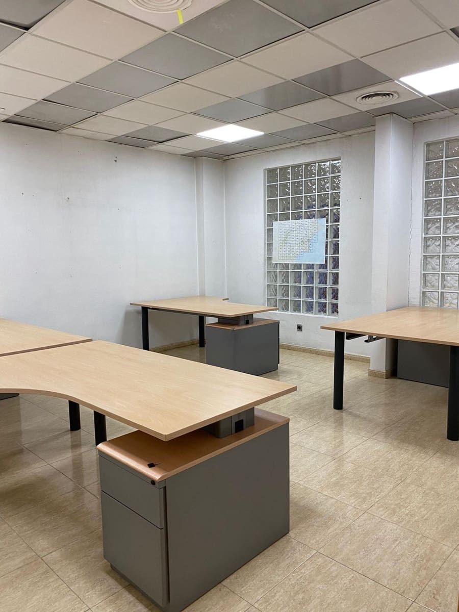 3 slaapkamer Kantoor te huur in Casillas - € 2.500 (Ref: 9614005)