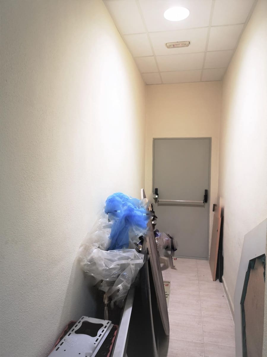 Commercieel te koop in Beniajan - € 89.900 (Ref: 9614025)