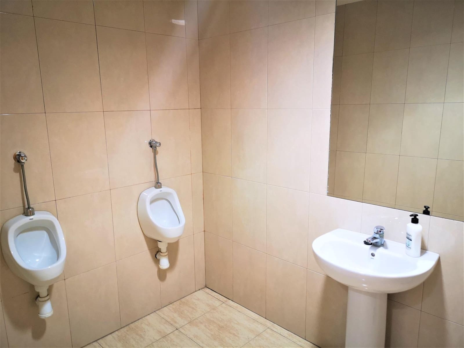 Commercieel te koop in Beniajan - € 89.900 (Ref: 9614025)