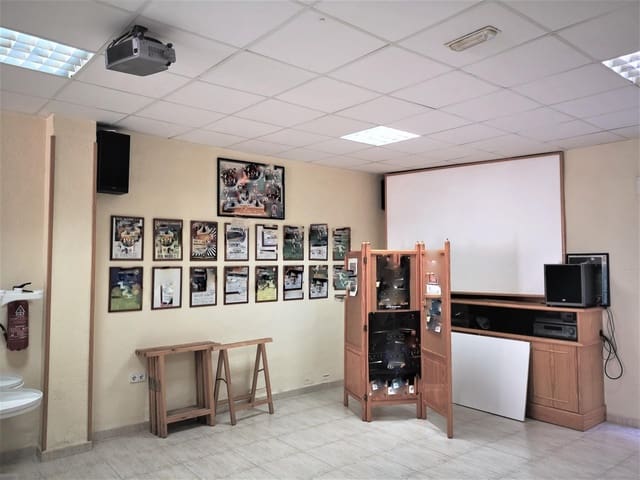 Commercieel te koop in Beniaján, Murcia stad - € 89.900 (Ref: 9614025)