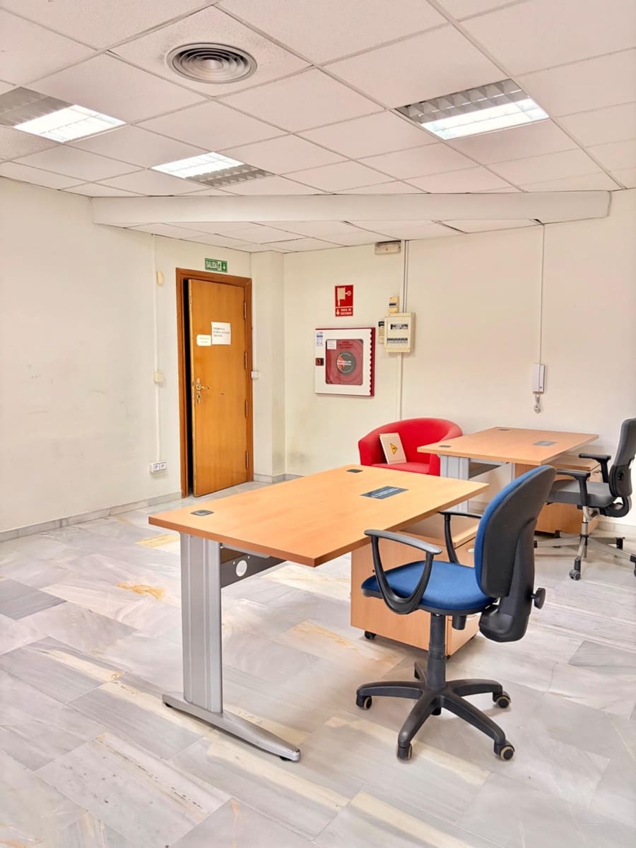 Biuro do wynajęcia w Miasto Murcja z garażem - 1 400 € (Ref: 9645042)