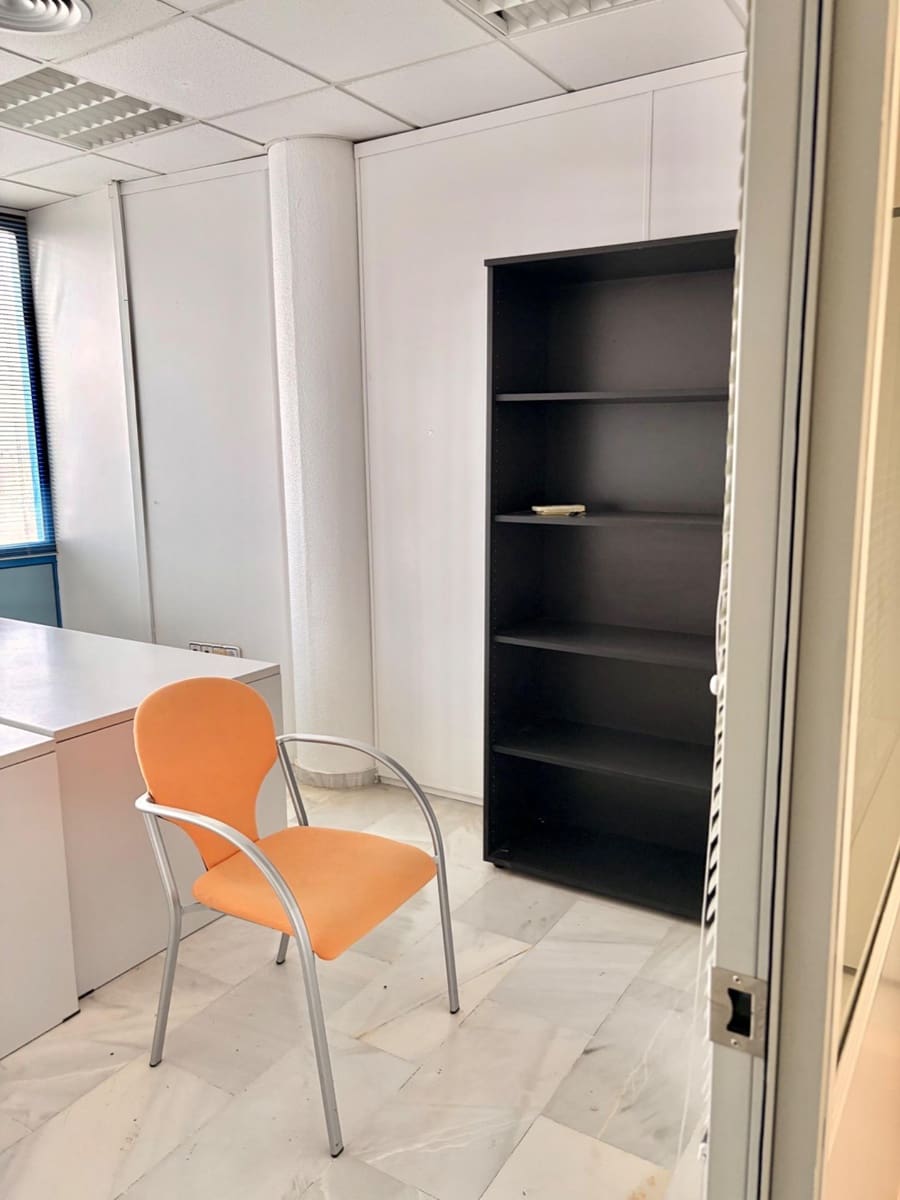 Biuro do wynajęcia w Miasto Murcja z garażem - 1 400 € (Ref: 9645042)