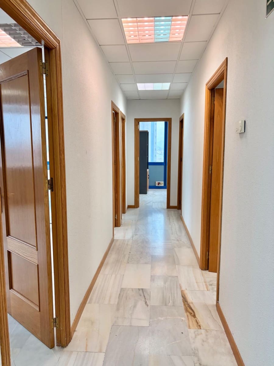 Biuro do wynajęcia w Miasto Murcja z garażem - 1 400 € (Ref: 9645042)