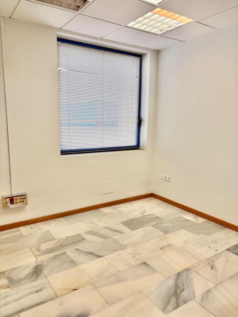 Biuro do wynajęcia w Miasto Murcja z garażem - 1 400 € (Ref: 9645042)