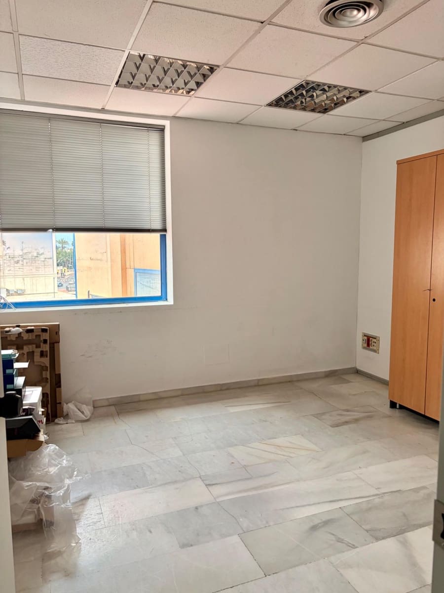 Biuro do wynajęcia w Miasto Murcja z garażem - 1 400 € (Ref: 9645042)