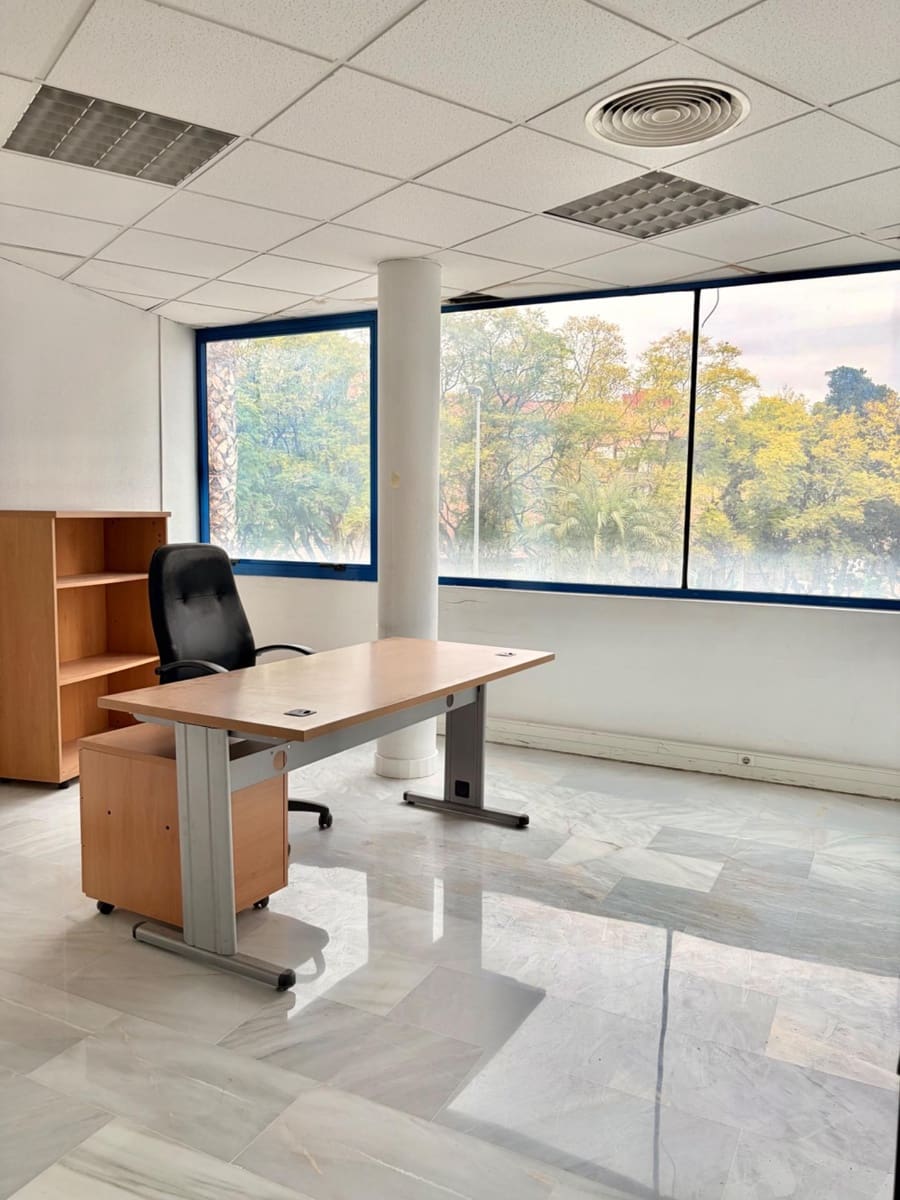 Biuro do wynajęcia w Miasto Murcja z garażem - 1 400 € (Ref: 9645042)