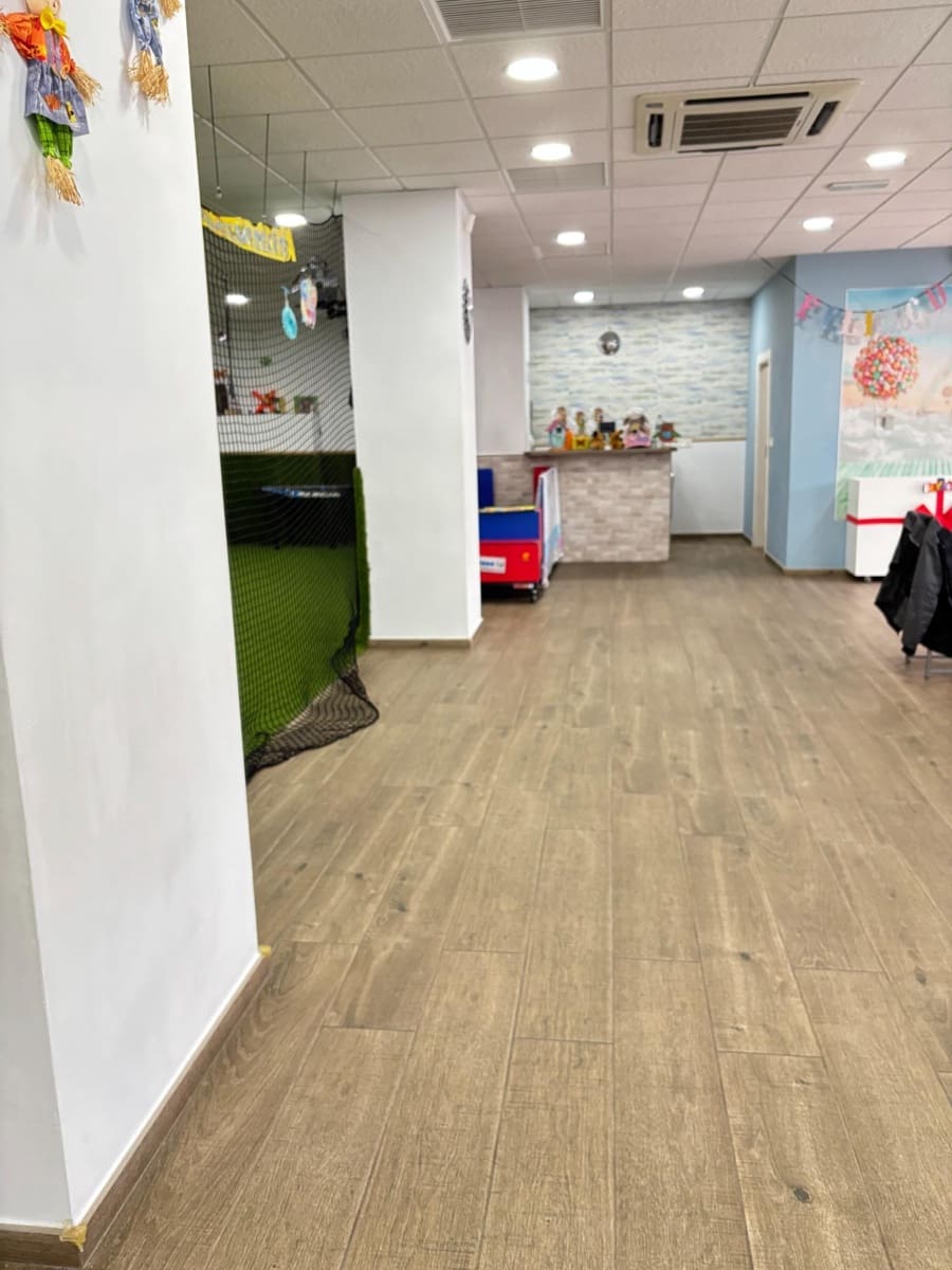 Commercial for rent in Casillas - € 750 (Ref: 9656117)