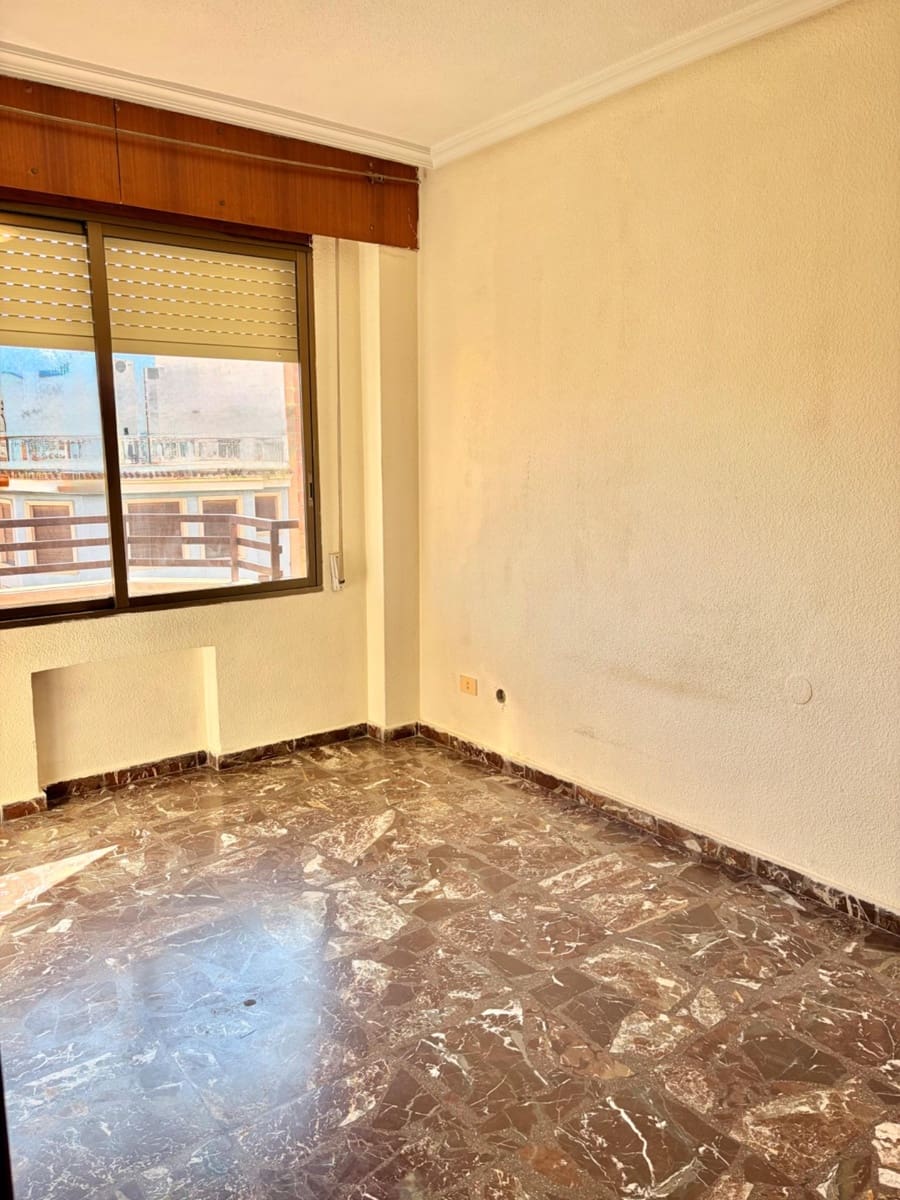 3 bedroom Flat for sale in Beniajan with garage - € 130,000 (Ref: 9714951)