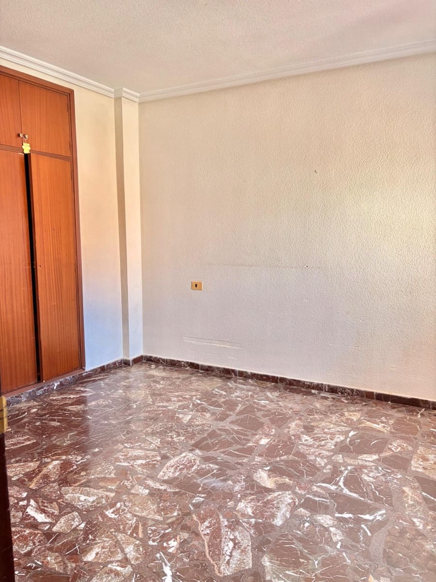 3 bedroom Flat for sale in Beniajan with garage - € 130,000 (Ref: 9714951)