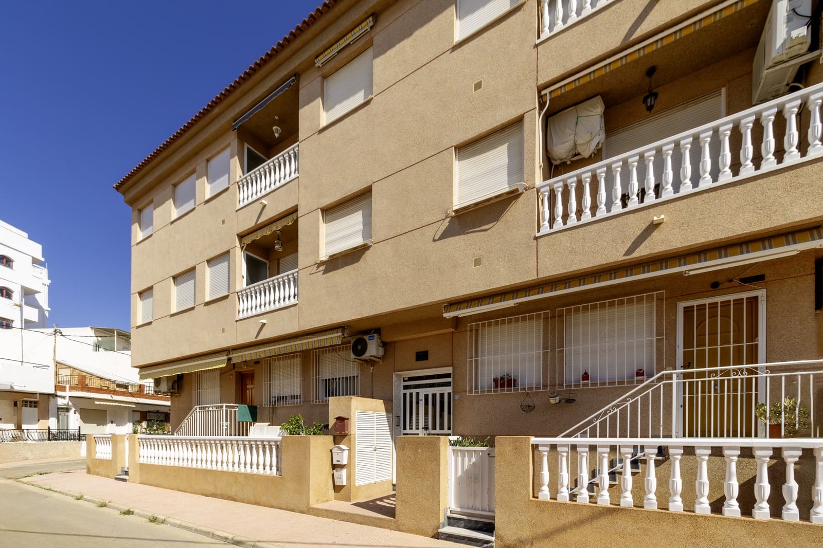 3 bedroom Apartment for sale in Los Alcazares with garage - € 140,000 (Ref: 10167065)