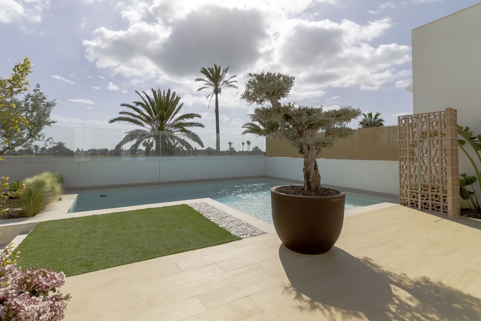 3 slaapkamer Villa te koop in Los Alcazares met zwembad garage - € 579.900 (Ref: 8921868)