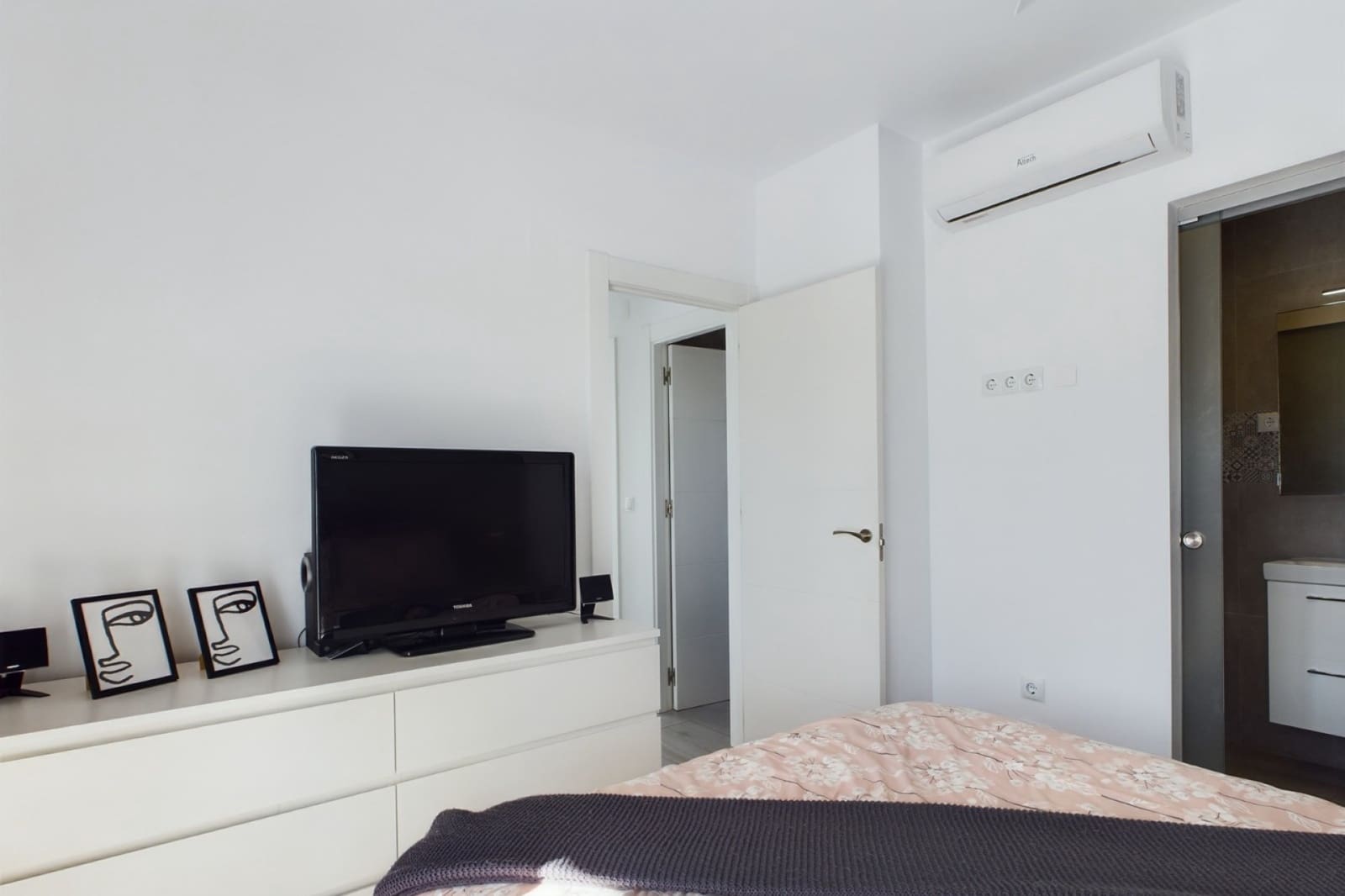 3 bedroom Villa for sale in Los Alcazares with pool garage - € 380,000 (Ref: 8924792)