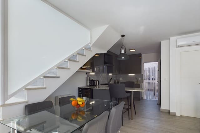 3 soverom Villa til salgs i Los Alcázares med svømmebasseng garasje - € 380 000 (Ref: 8924792)