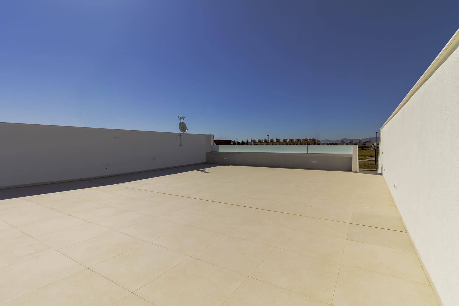 3 sypialnia Willa na sprzedaż w Los Alcazares z basenem garażem - 479 900 € (Ref: 8924914)