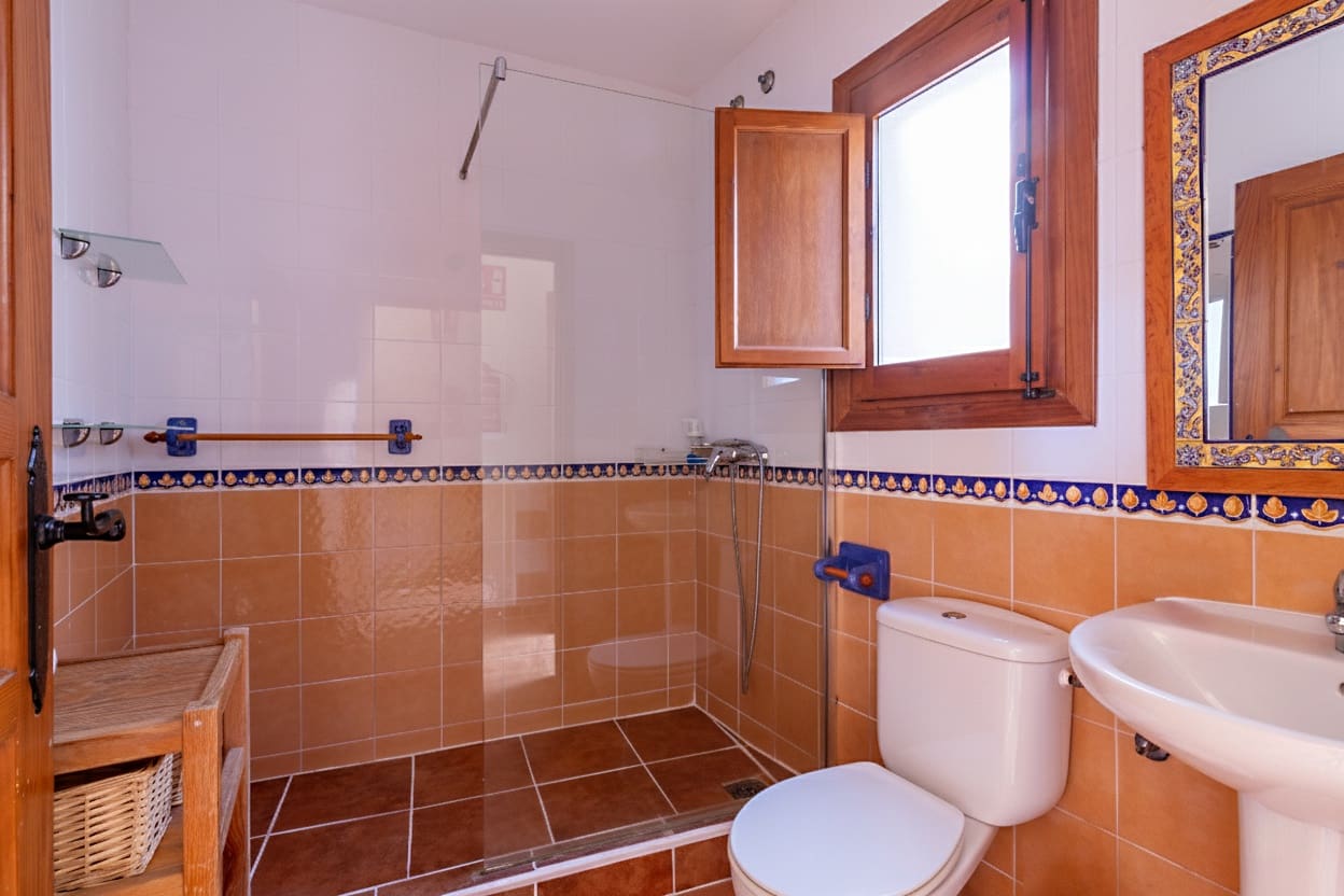 8 bedroom Hotel for sale in Alhama de Murcia with pool garage - € 635,000 (Ref: 9425855)