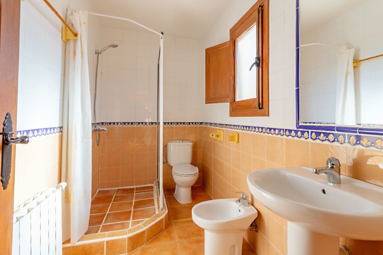 8 bedroom Hotel for sale in Alhama de Murcia with pool garage - € 635,000 (Ref: 9425855)