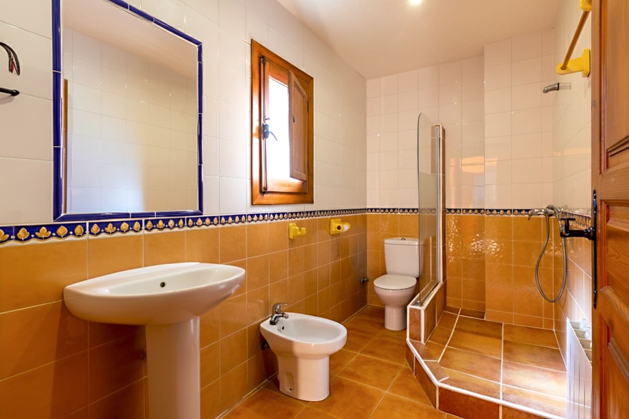 8 bedroom Hotel for sale in Alhama de Murcia with pool garage - € 635,000 (Ref: 9425855)