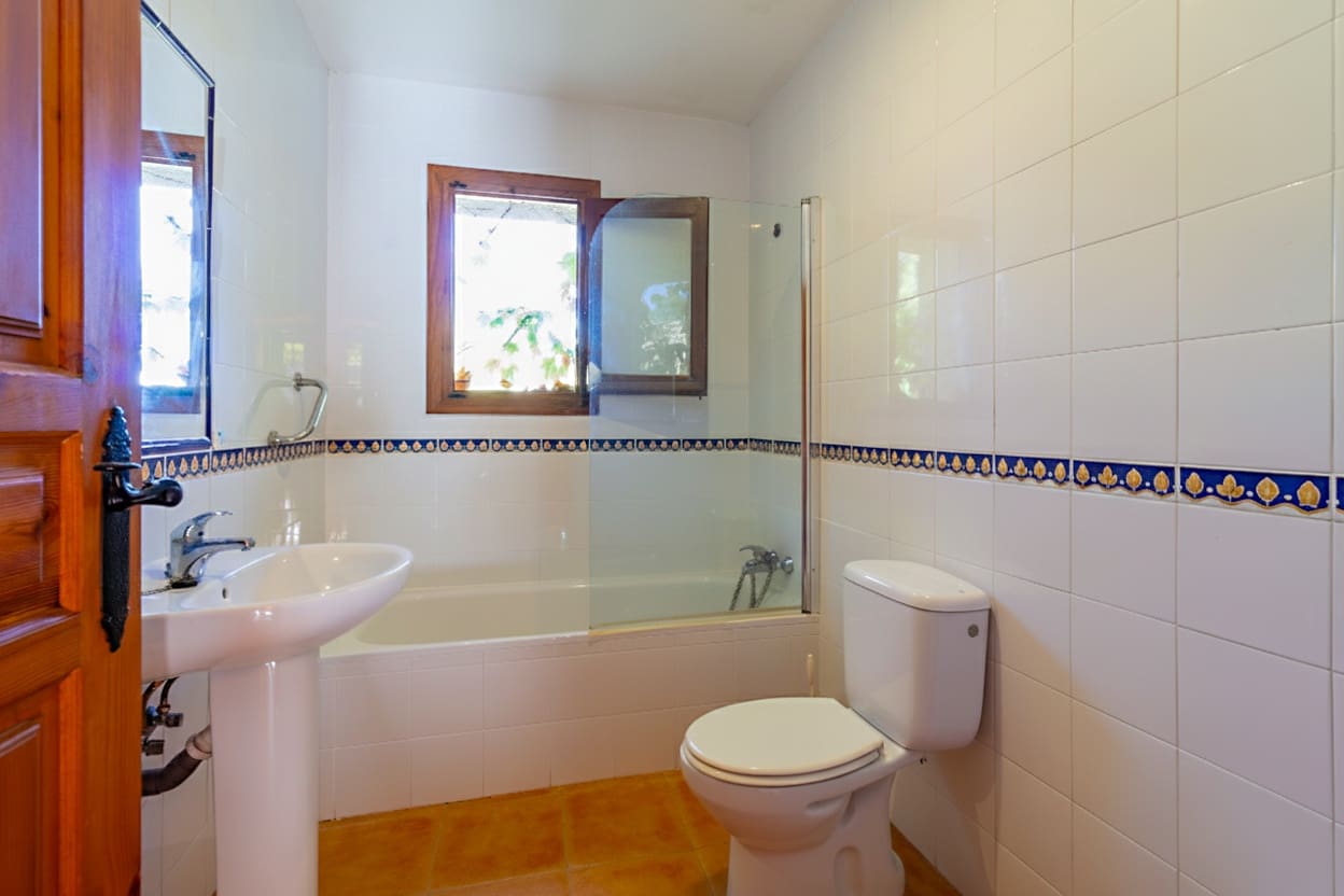 8 bedroom Hotel for sale in Alhama de Murcia with pool garage - € 635,000 (Ref: 9425855)