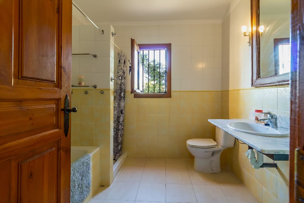 8 bedroom Hotel for sale in Alhama de Murcia with pool garage - € 635,000 (Ref: 9425855)