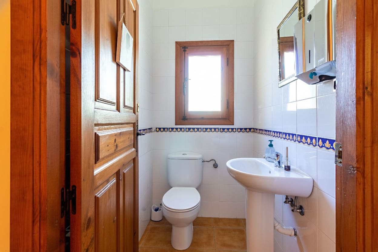 8 bedroom Hotel for sale in Alhama de Murcia with pool garage - € 635,000 (Ref: 9425855)