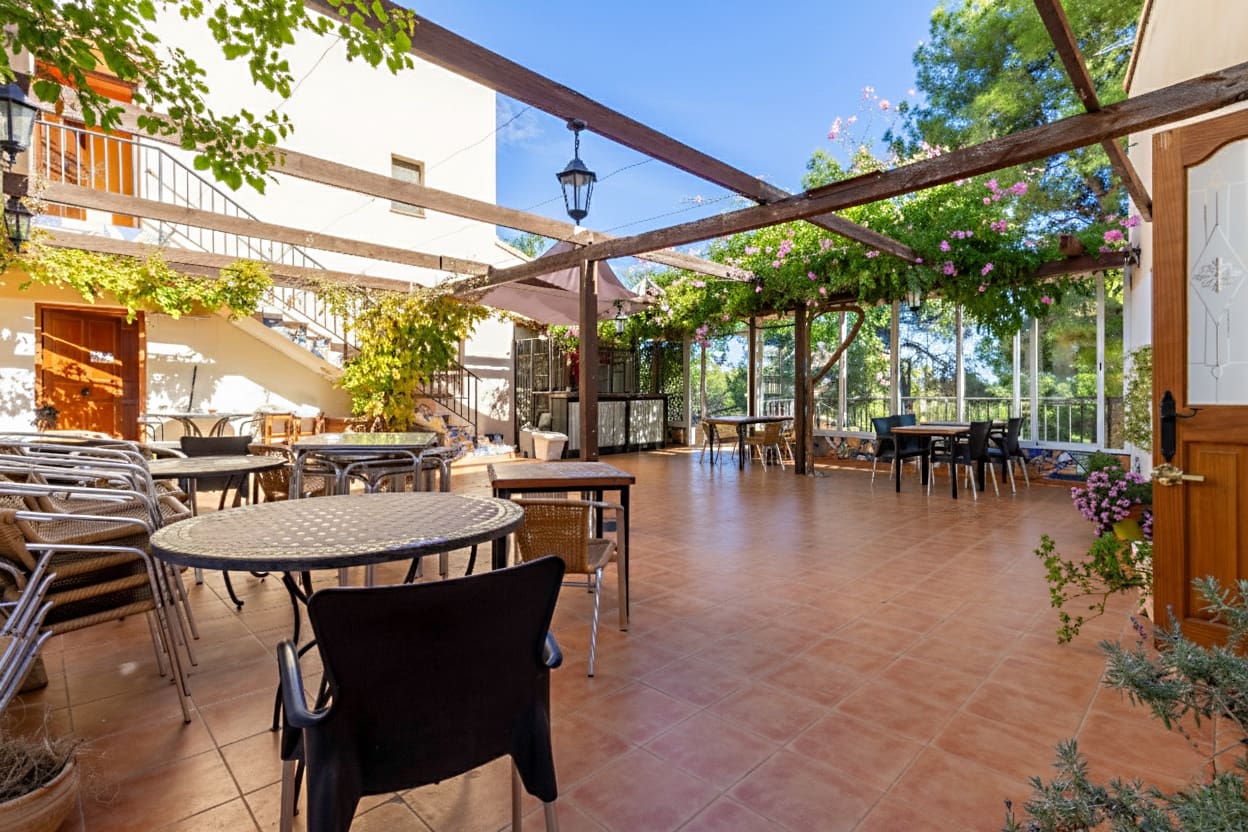 8 bedroom Hotel for sale in Alhama de Murcia with pool garage - € 635,000 (Ref: 9425855)