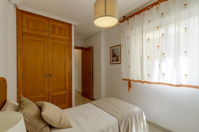 4 bedroom Townhouse for rent in Los Alcázares - € 950 (Ref: 9795584)