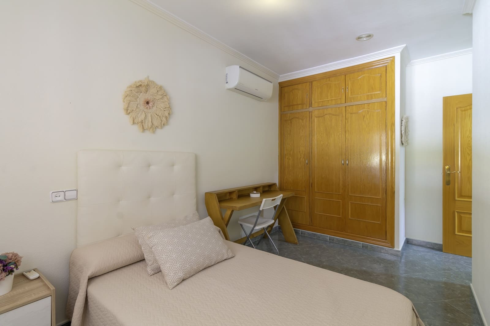 Chalet de 4 habitaciones en Zarandona en alquiler con garaje - 1.500 € (Ref: 9883730)