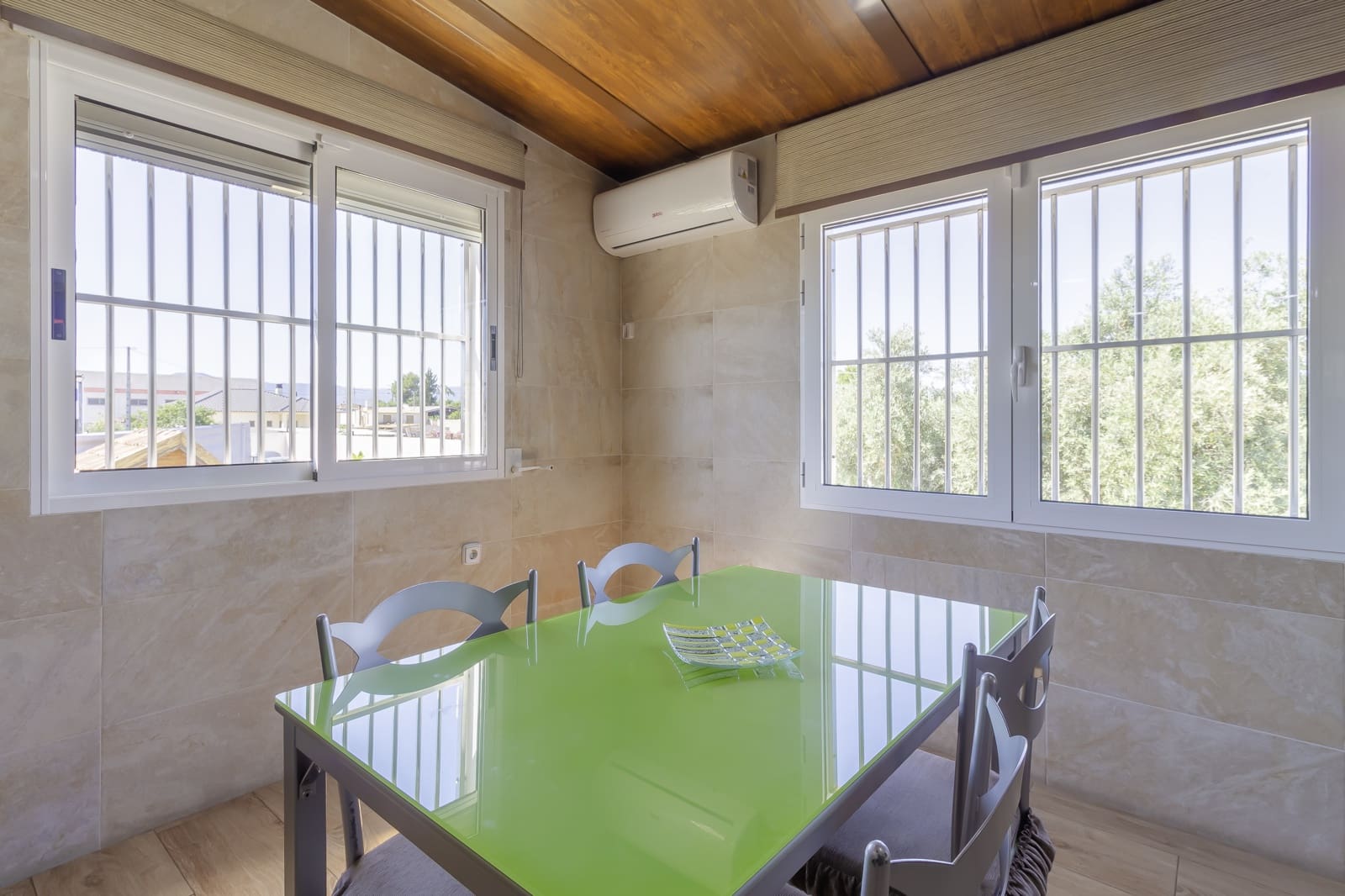 Chalet de 4 habitaciones en Zarandona en alquiler con garaje - 1.500 € (Ref: 9883730)