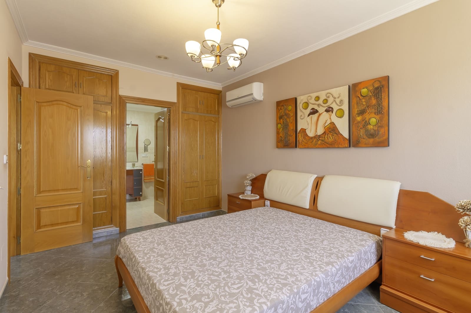 Chalet de 4 habitaciones en Zarandona en alquiler con garaje - 1.500 € (Ref: 9883730)