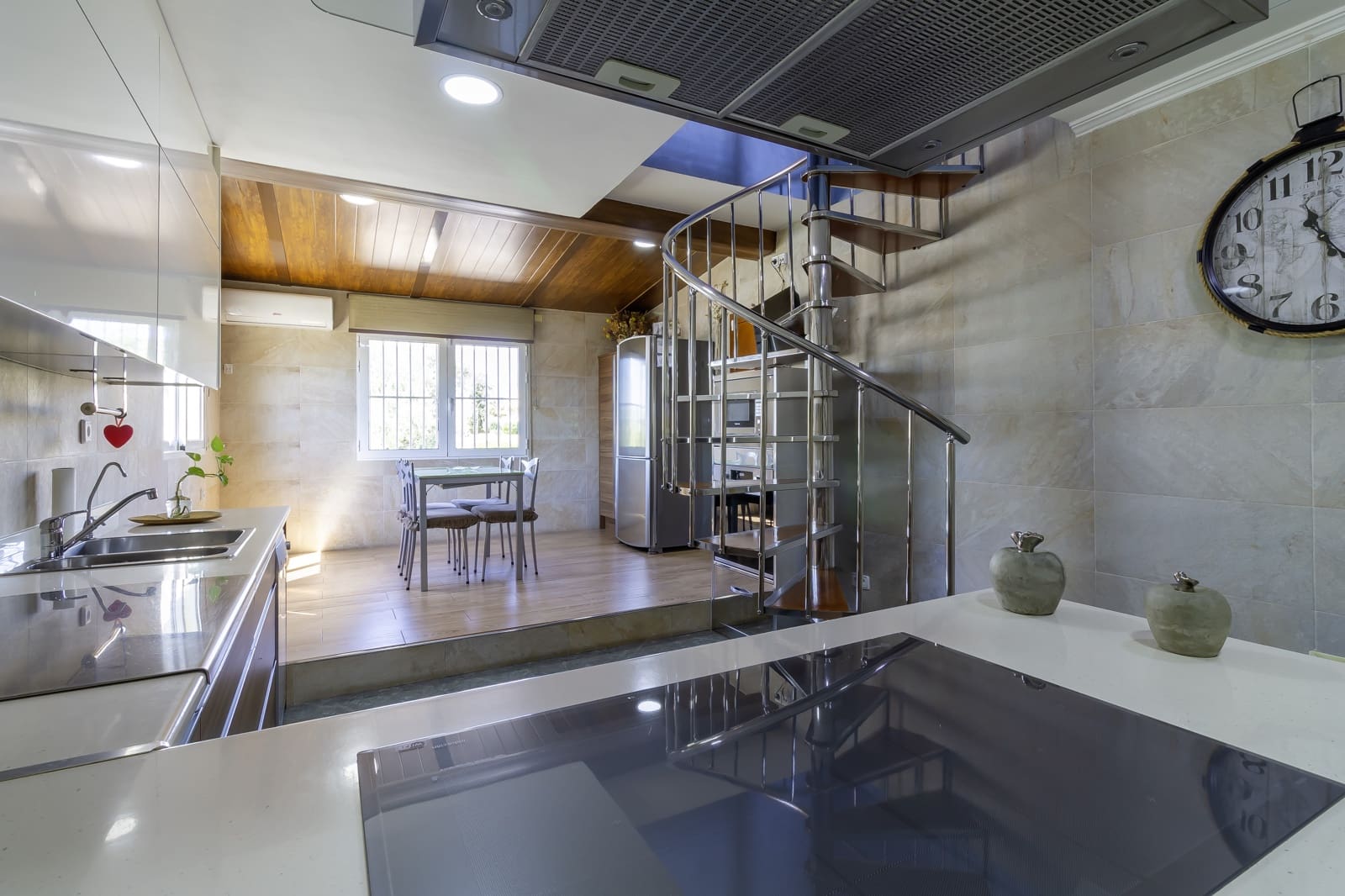 Chalet de 4 habitaciones en Zarandona en alquiler con garaje - 1.500 € (Ref: 9883730)