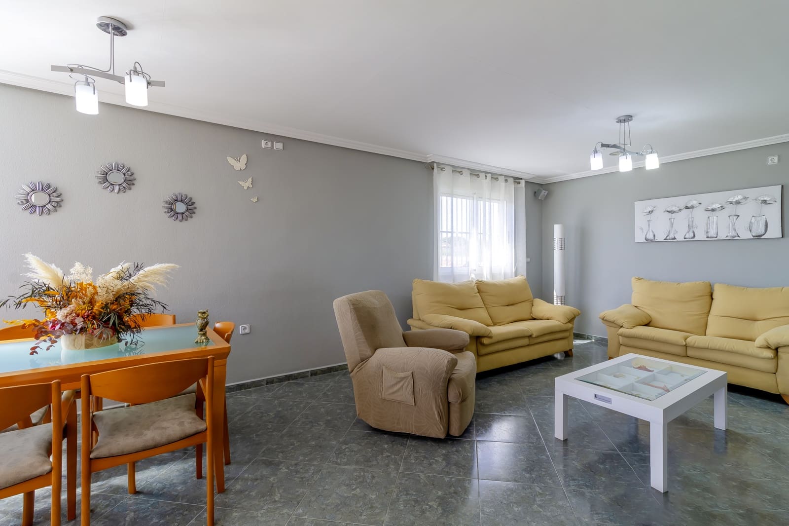 Chalet de 4 habitaciones en Zarandona en alquiler con garaje - 1.500 € (Ref: 9883730)