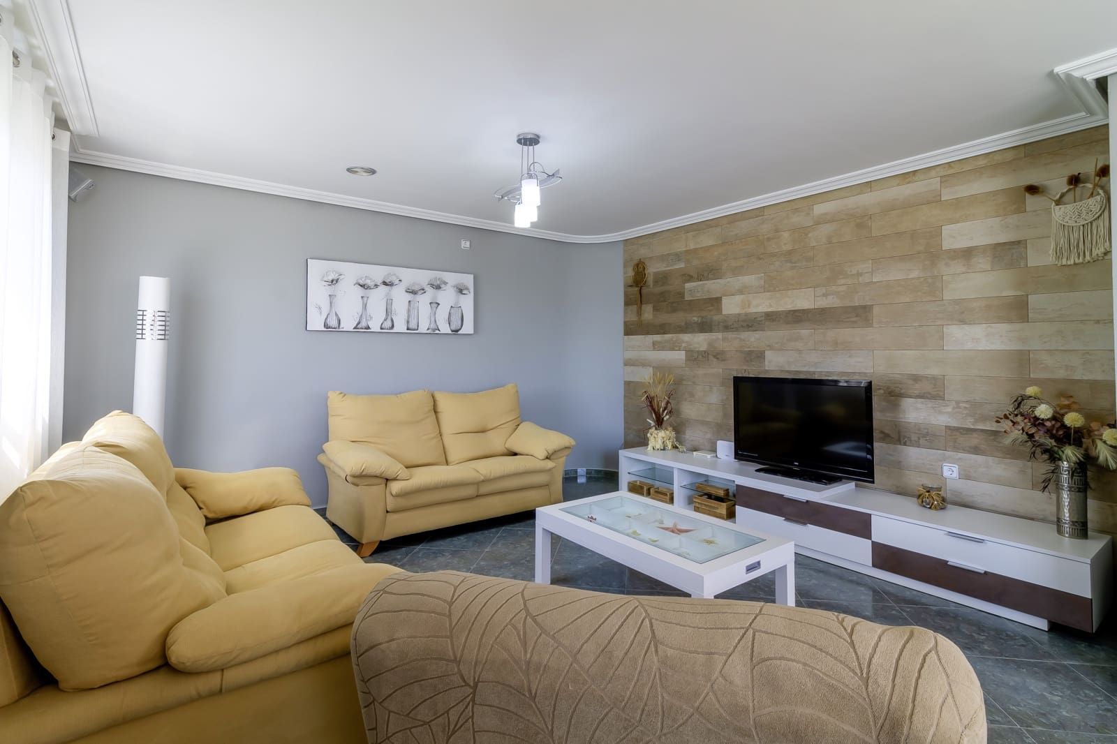 Chalet de 4 habitaciones en Zarandona en alquiler con garaje - 1.500 € (Ref: 9883730)
