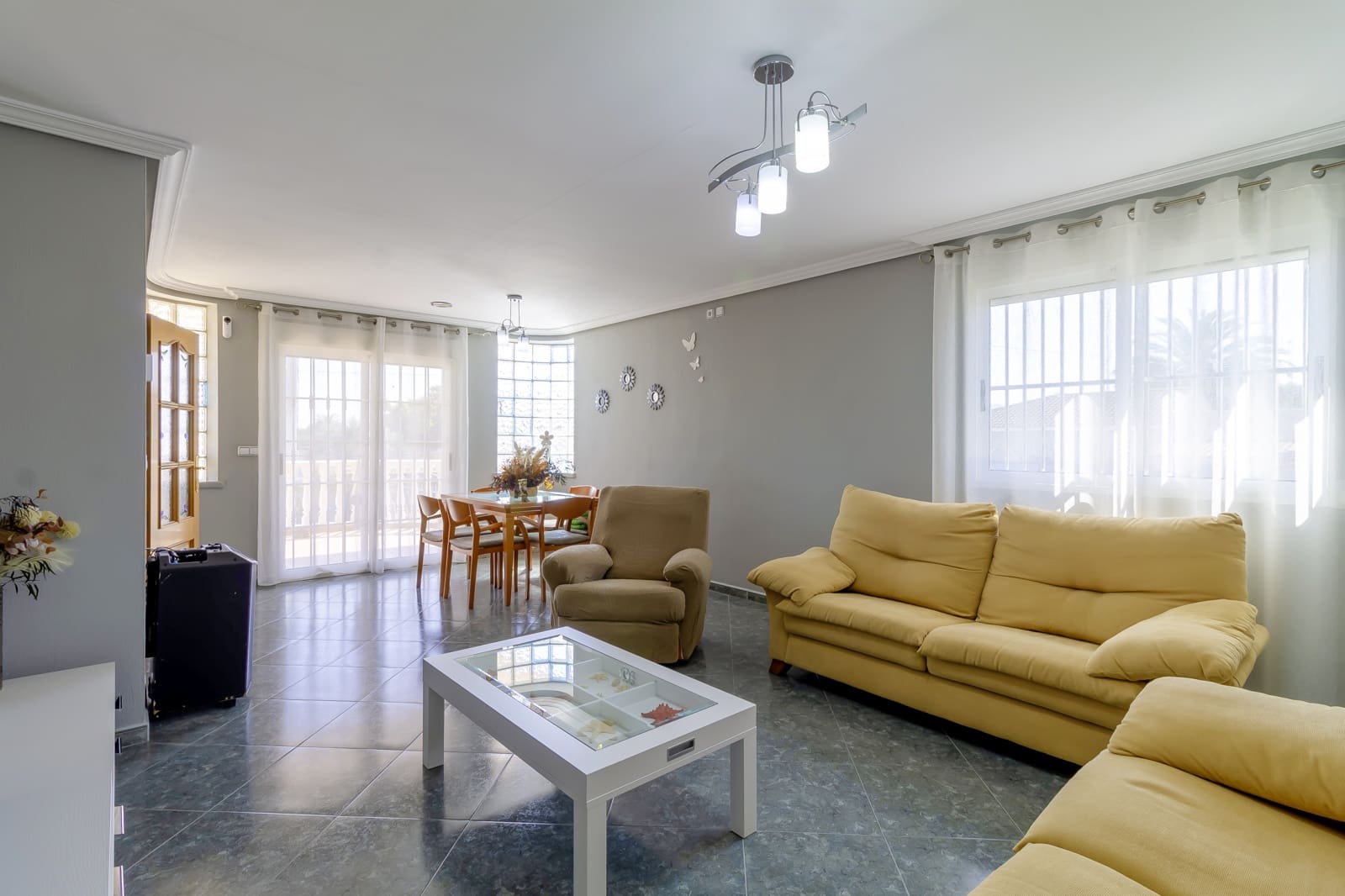Chalet de 4 habitaciones en Zarandona en alquiler con garaje - 1.500 € (Ref: 9883730)