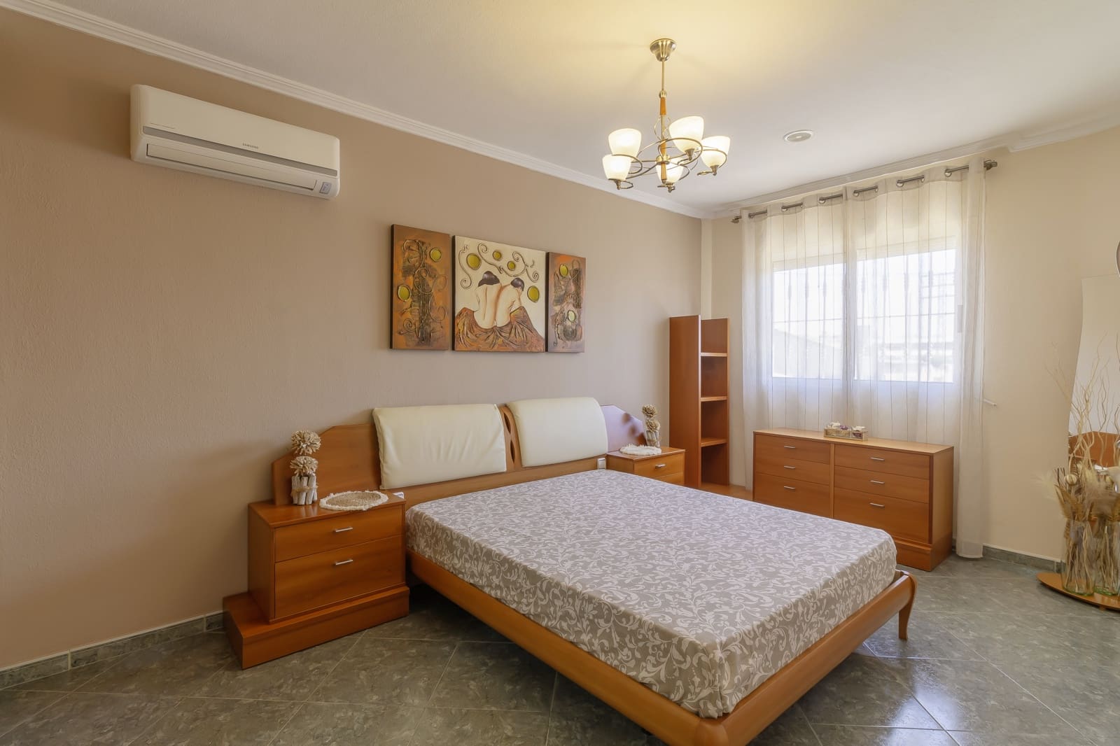 Chalet de 4 habitaciones en Zarandona en alquiler con garaje - 1.500 € (Ref: 9883730)