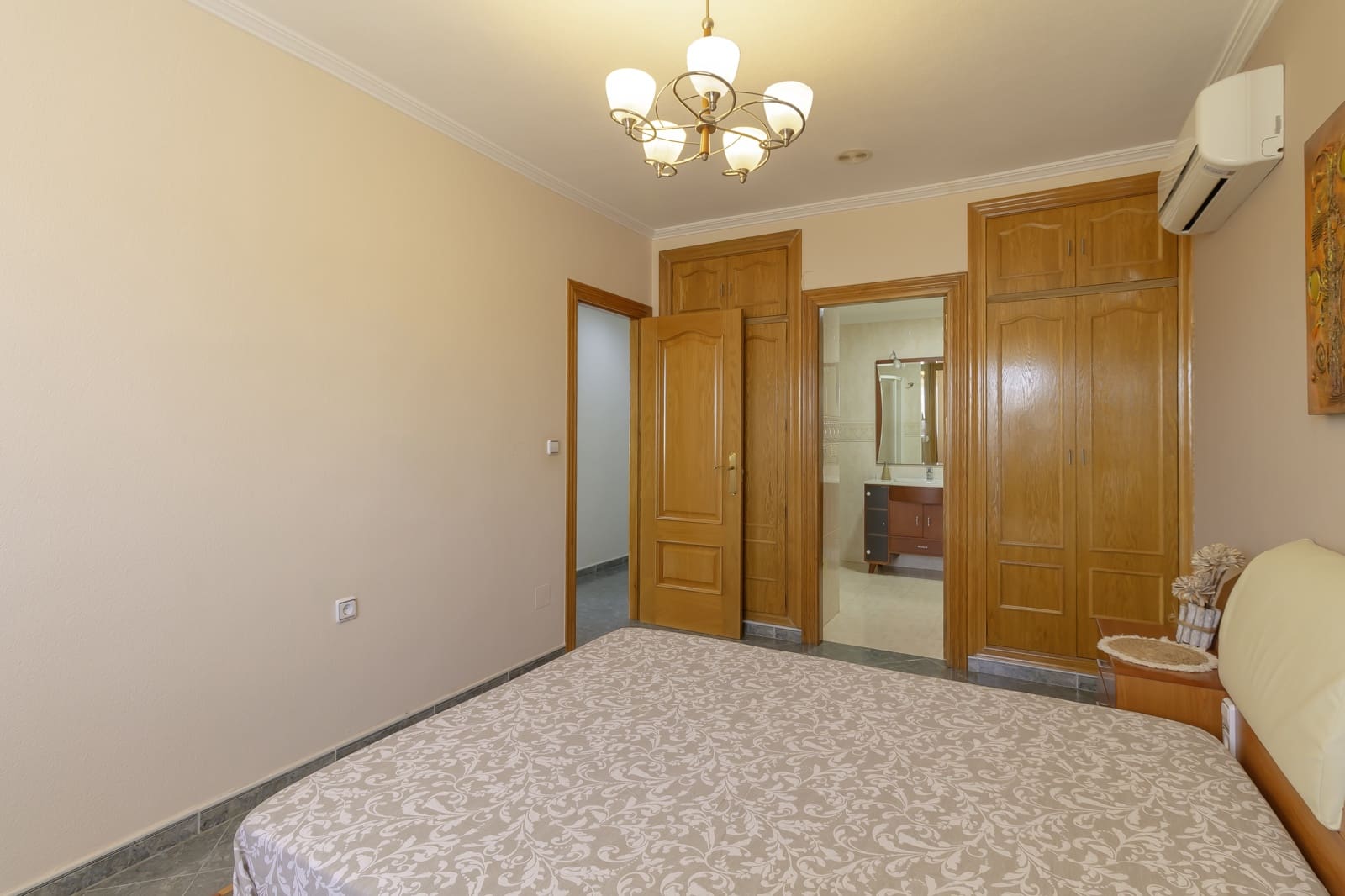 Chalet de 4 habitaciones en Zarandona en alquiler con garaje - 1.500 € (Ref: 9883730)