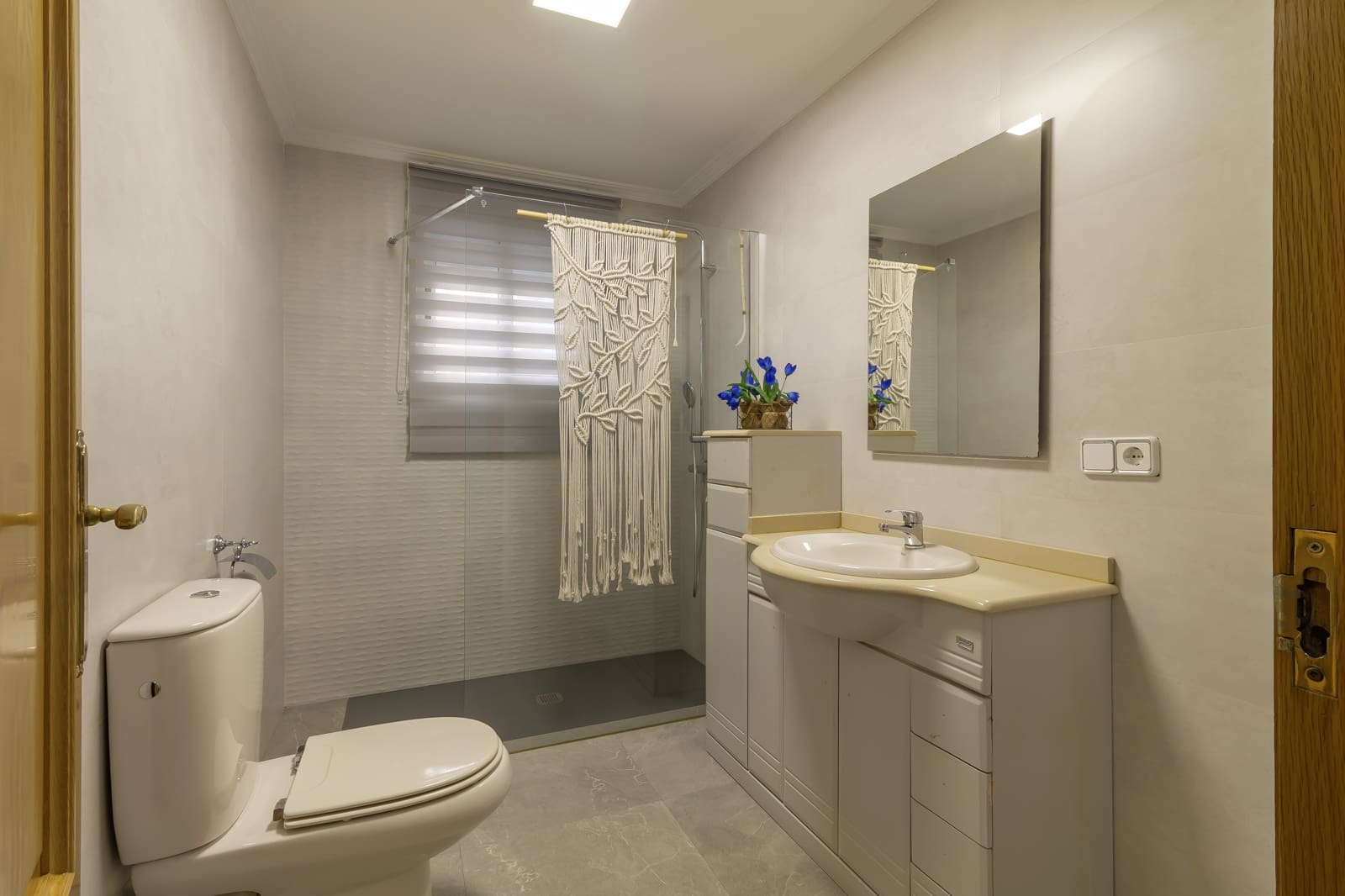 Chalet de 4 habitaciones en Zarandona en alquiler con garaje - 1.500 € (Ref: 9883730)