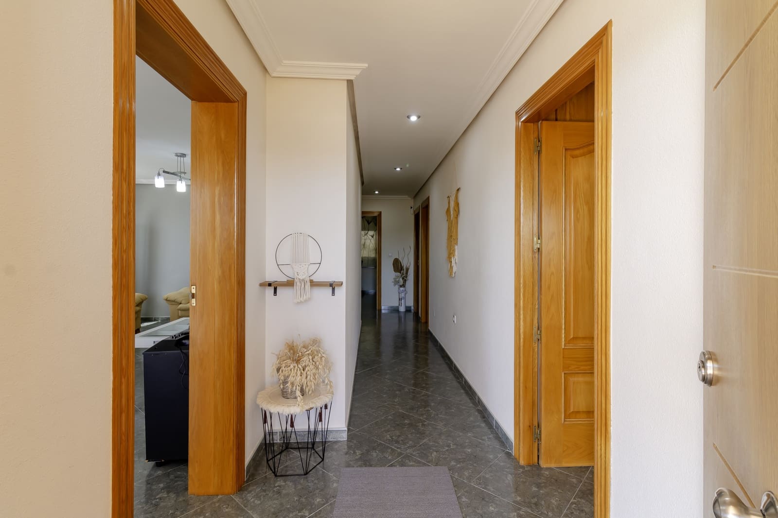 Chalet de 4 habitaciones en Zarandona en alquiler con garaje - 1.500 € (Ref: 9883730)