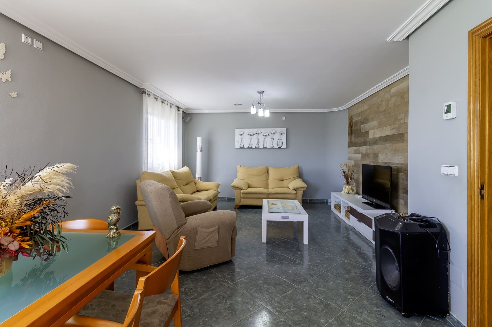 Chalet de 4 habitaciones en Zarandona en alquiler con garaje - 1.500 € (Ref: 9883730)