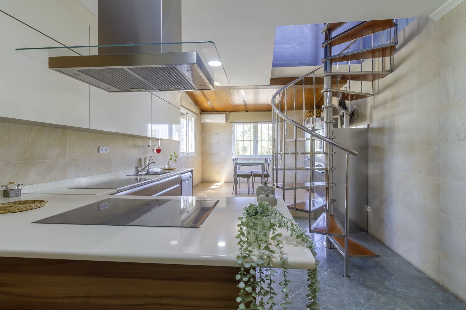 Chalet de 4 habitaciones en Zarandona en alquiler con garaje - 1.500 € (Ref: 9883730)