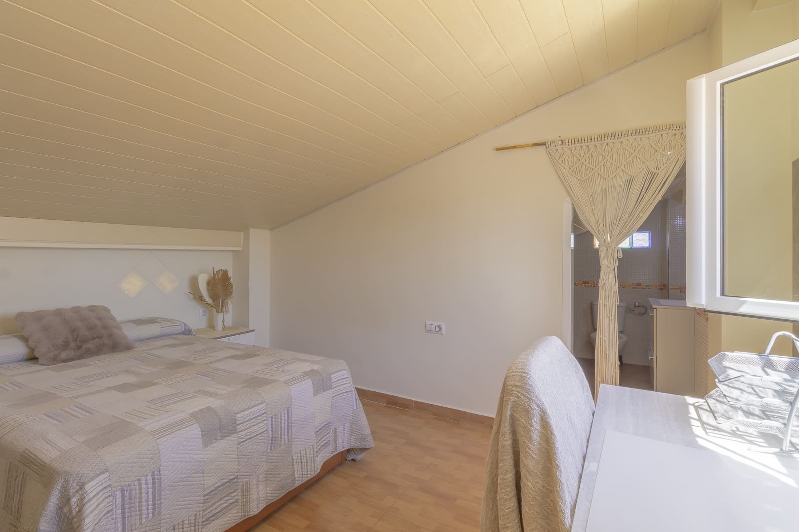 Chalet de 4 habitaciones en Zarandona en alquiler con garaje - 1.500 € (Ref: 9883730)