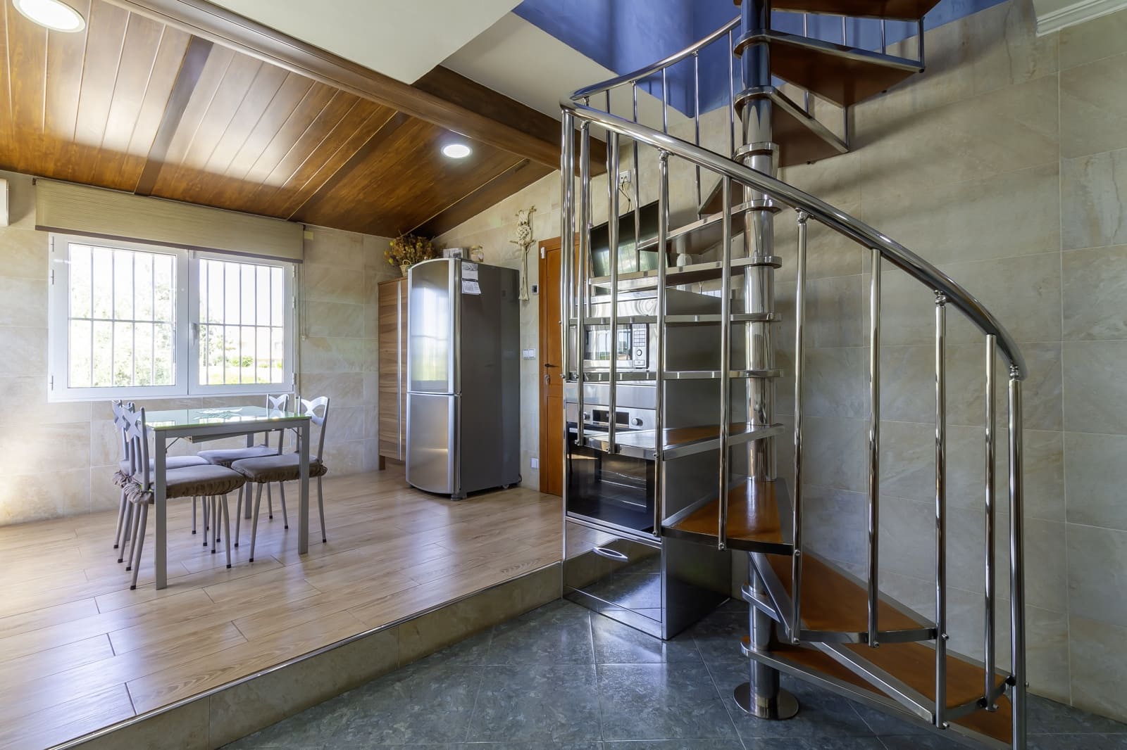 Chalet de 4 habitaciones en Zarandona en alquiler con garaje - 1.500 € (Ref: 9883730)