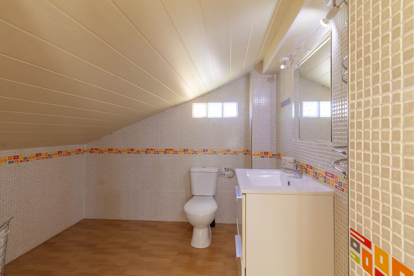 Chalet de 4 habitaciones en Zarandona en alquiler con garaje - 1.500 € (Ref: 9883730)