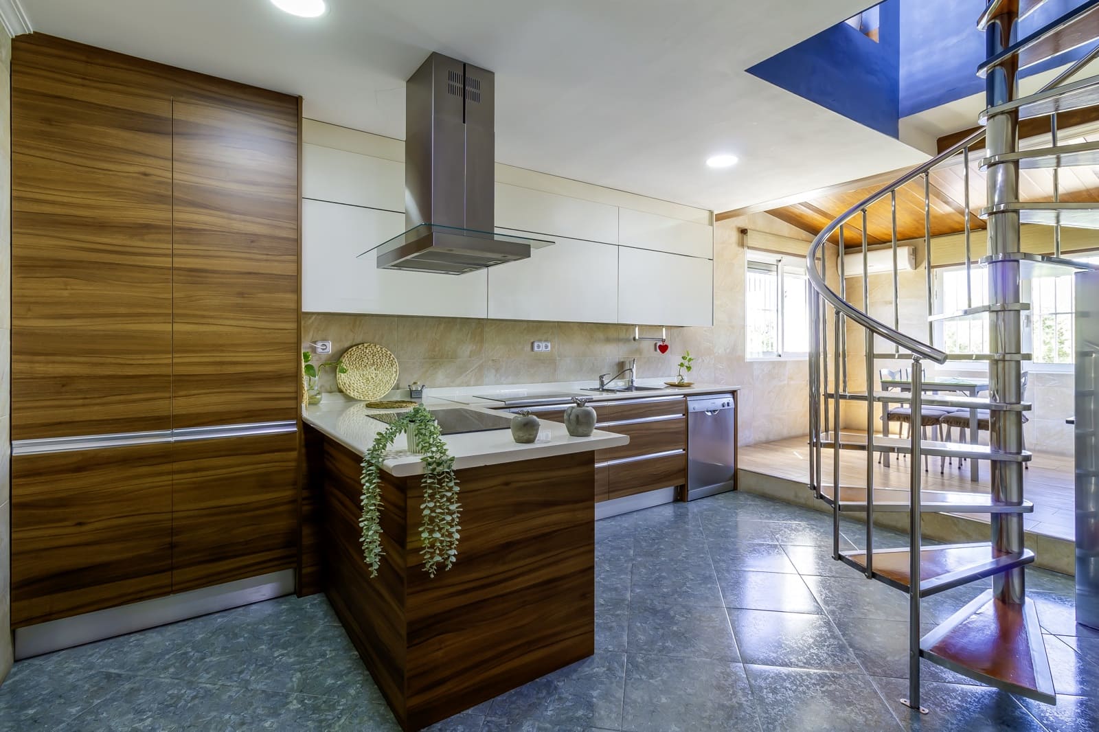 Chalet de 4 habitaciones en Zarandona en alquiler con garaje - 1.500 € (Ref: 9883730)