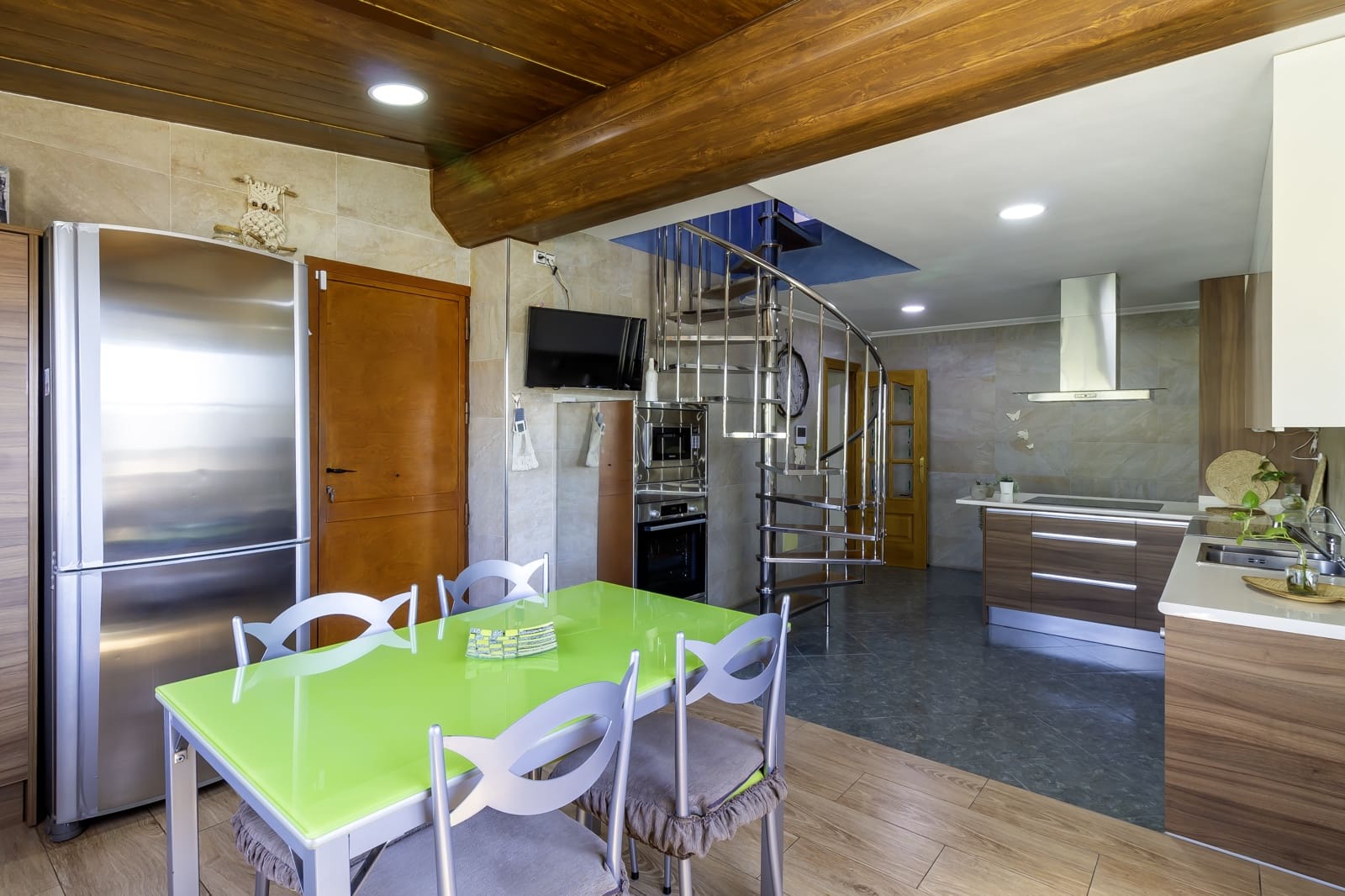 Chalet de 4 habitaciones en Zarandona en alquiler con garaje - 1.500 € (Ref: 9883730)
