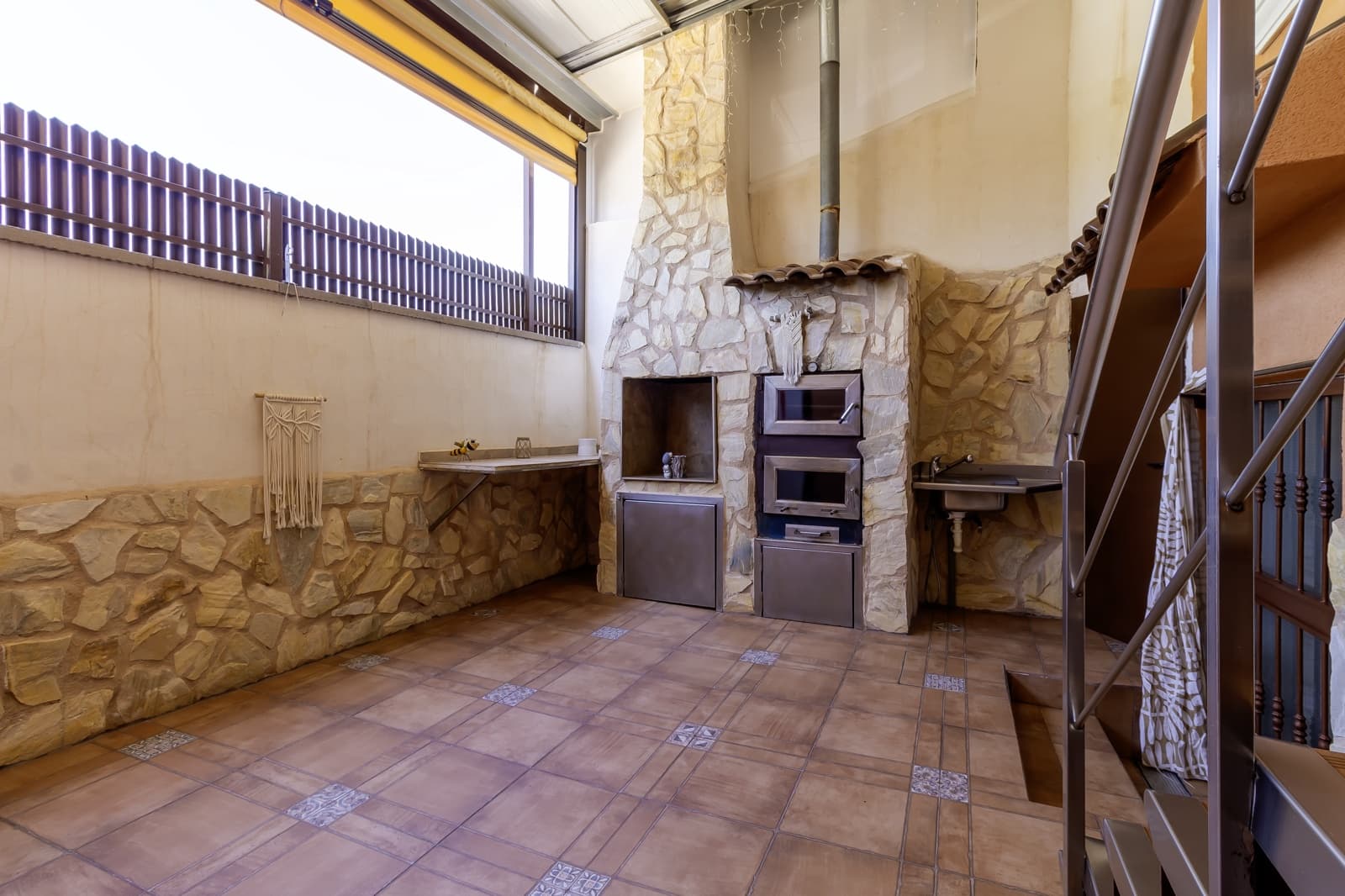 Chalet de 4 habitaciones en Zarandona en alquiler con garaje - 1.500 € (Ref: 9883730)