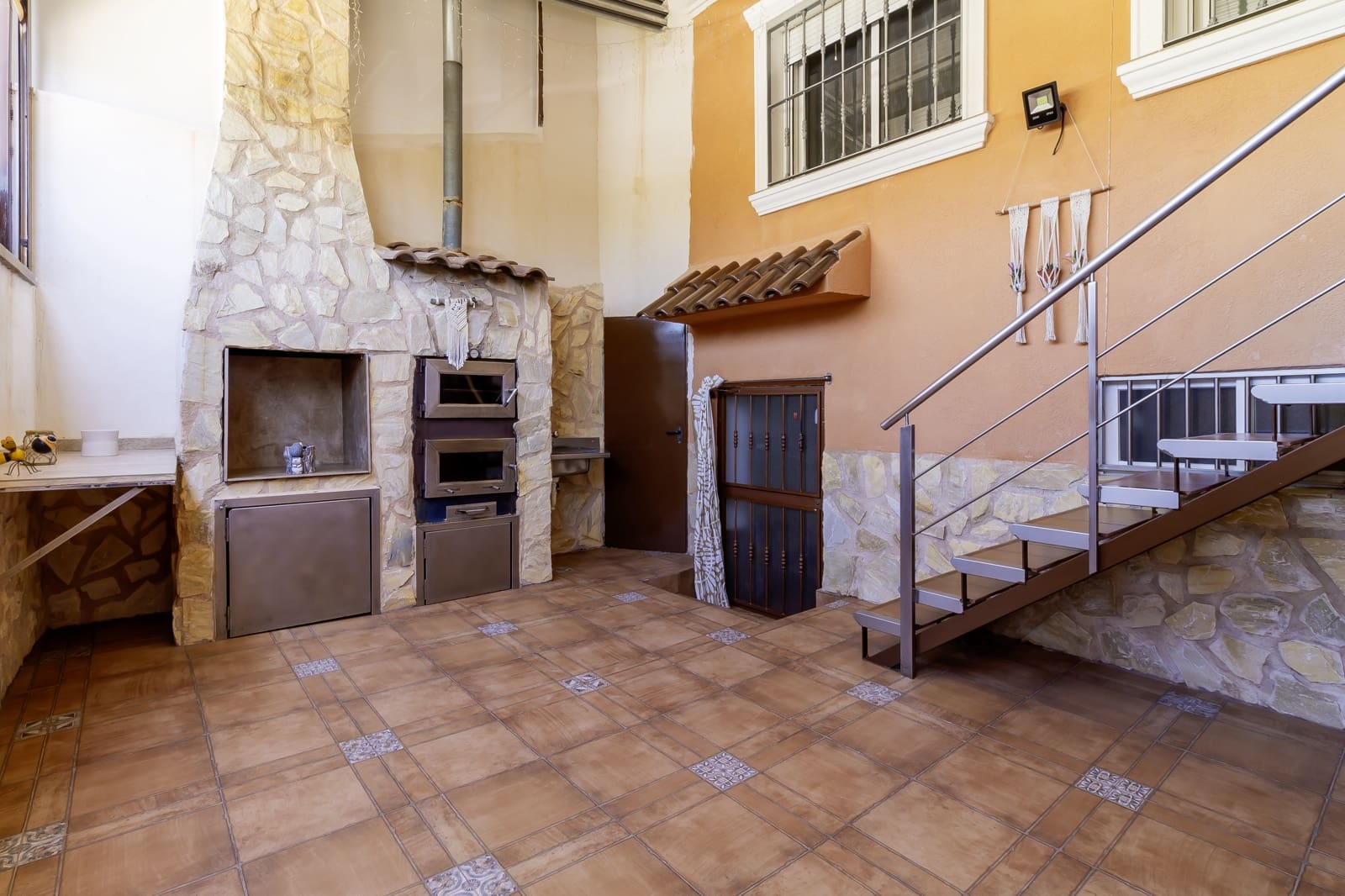 Chalet de 4 habitaciones en Zarandona en alquiler con garaje - 1.500 € (Ref: 9883730)