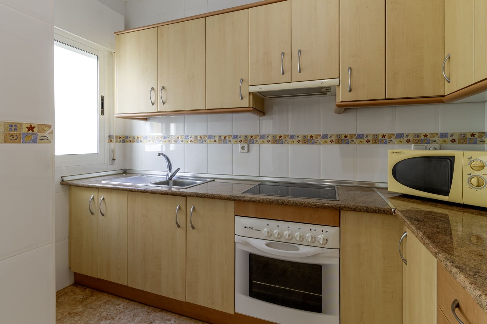 2 slaapkamer Appartement te huur in Los Alcazares met garage - € 750 (Ref: 9908294)
