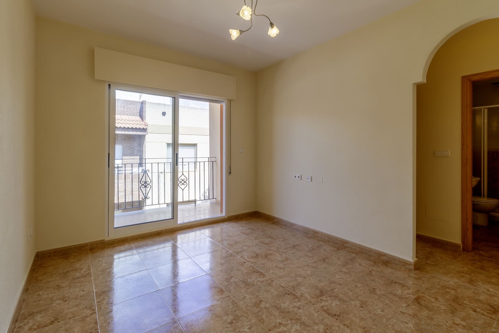 2 slaapkamer Appartement te huur in Los Alcazares met garage - € 750 (Ref: 9908294)